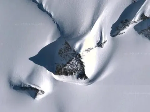 Bí ẩn “kim tự tháp Nam Cực" và thuyết âm mưu về người ngoài hành tinh