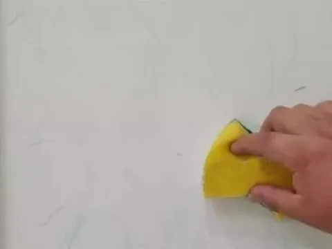 Tường trắng bẩn ư? Đừng lau bằng nước, dùng ngay thứ này, đảm bảo trắng sáng như mới chỉ trong tích tắc