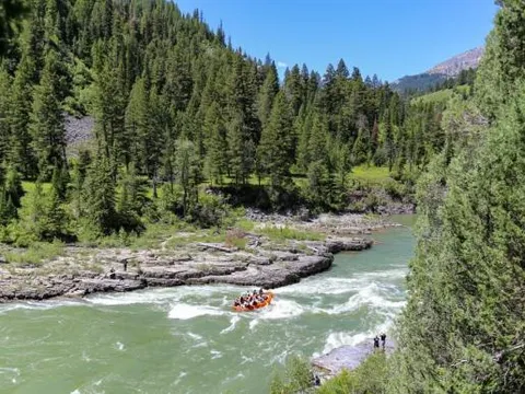 Con sông nhỏ duy nhất trên thế giới chảy vào 2 đại dương