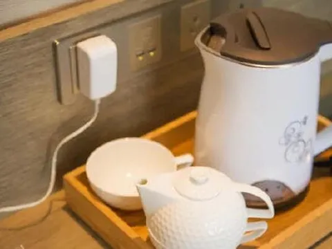 Tại sao phải đổ cả nồi nước sôi vào bồn cầu khi ở khách sạn? Điều này rất quan trọng cần ghi nhớ