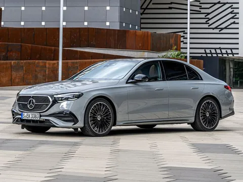 Top 10 xe hơi hạng sang bán chạy nhất thế giới năm 2025: Mercedes-Benz E-Class không đối thủ