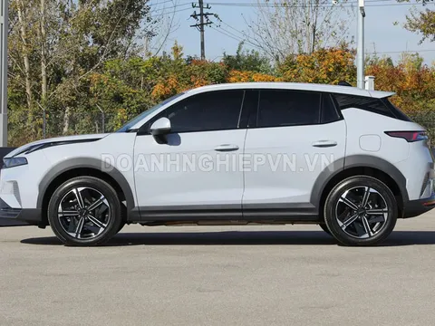 SUV công suất 295 mã lực, tiết kiệm xăng hơn xe máy, giá hơn 330 triệu đồng