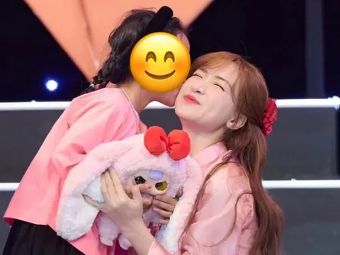 Hòa Minzy phản pháo tin con gái nuôi là con chung với cầu thủ Văn Toàn