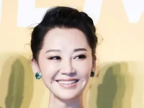 Trong suốt cuộc đời, cô luôn 'lãng mạn, được lòng cả già lẫn trẻ' và tán tỉnh vô số đàn ông, ở tuổi 56 vẫn sống độc thân