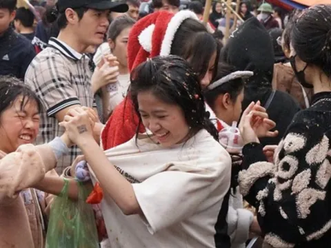 Độc lạ phiên chợ 'choảng nhau' có một không hai ở Thanh Hóa