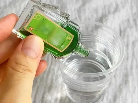 Đổ dầu gió vào giấm trắng giúp giải quyết vấn đề lớn nhất của mọi nhà! Tiếc rằng đến bây giờ nhiều người mới biết