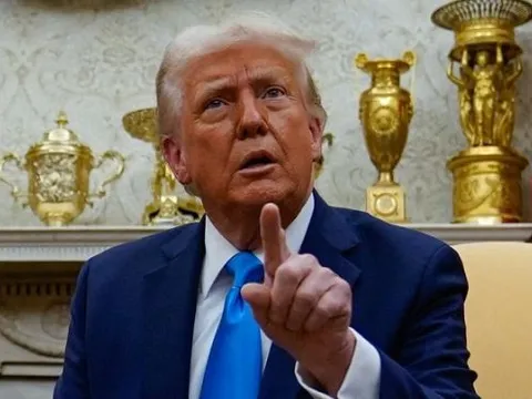 Tổng thống Donald Trump gay gắt đe dọa sẽ 'xóa sổ' một quốc gia nếu dám ám sát ông