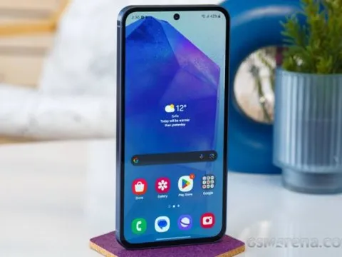 Galaxy A55 5G rẻ chưa từng thấy sau Tết, vẫn là ông vua tầm trung vạn người mê đe nẹt cả iPhone 16