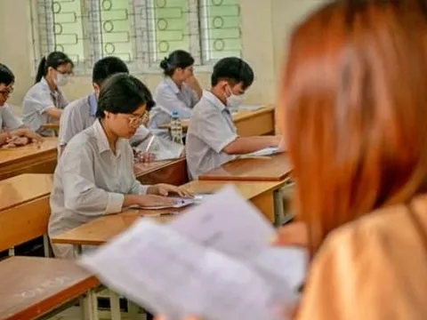 Thu tiền học sinh sai quy định, giáo viên có thể bị phạt tù