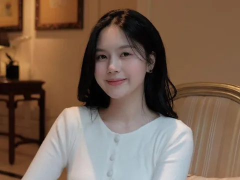 Cô gái Tuyên Quang sinh con cho chồng cầu thủ, xinh đẹp cỡ nào mà netizen xuýt xoá: Dàn WAG đẹp nhất cô này!