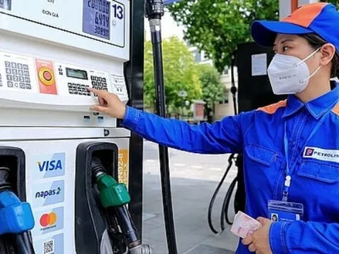 Giá xăng xuống dưới 21.000 đồng mỗi lít