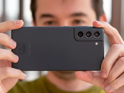 Galaxy S21 FE giá xả kho sau Tết, chưa đầy 8 triệu, thẳng tay hạ đo ván iPhone 15, iPhone 16