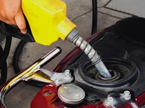 5 cách đổ xăng tiết kiệm, đổ ở đâu cũng được giá hời, chẳng sợ bị 'qua mặt'