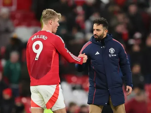 Rasmus Hojlund trên đường rời OTF, Manchester United rộng cửa chiêu mộ Harry Kane với giá rẻ khó tin