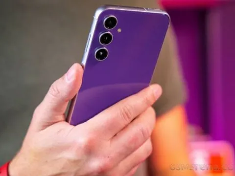 Galaxy S23 FE chốt giá đập hộp rẻ bất ngờ sau Tết, trang bị xịn sò làm khó iPhone 15, iPhone 16