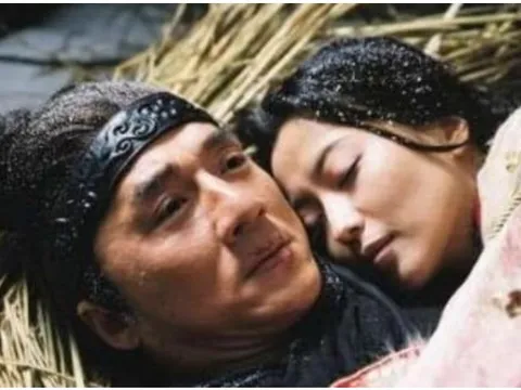 Tại sao trong phim ảnh, sau khi bị thương hay cảm lạnh, cả hai bên đều phải cởi bỏ y phục để giữ ấm cho nhau?