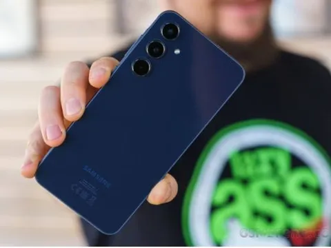 Galaxy A55 5G vẫn là vua tầm trung sau Tết 2025, trang bị xịn không kém nhiều Galaxy S25