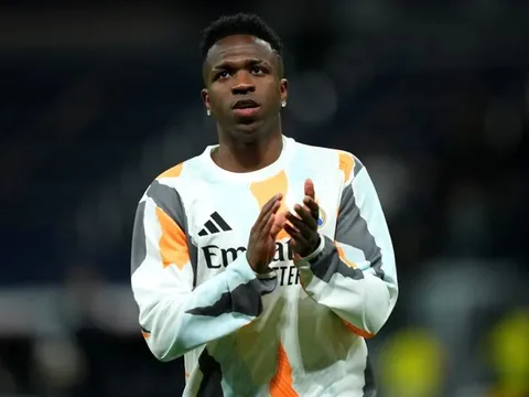Vinicius bị 'quay lưng' vì từ chối gia hạn với Real Madrid, Man Utd ra tay giải cứu với giá khó tin?