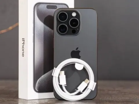 Khách Việt đổ xô mua iPhone 15 Pro giá rẻ sau Tết 2025, trang bị xịn không kém nhiều iPhone 16 Pro Max