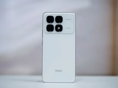 Redmi K70 Ultra rẻ bất ngờ sau Tết, ngang giá Galaxy A55, mạnh đến Galaxy S24 Ultra cũng phải ngả mũ