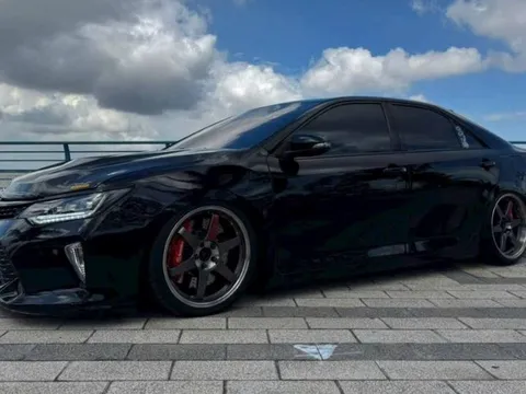 Toyota Camry 2018 kèm gói độ khủng bất ngờ rao bán chỉ ngang đàn em Vios "đập hộp"
