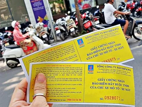 Mọi người chú ý mua bảo hiểm xe máy mà không làm việc này vẫn bị CSGT phạt như người không có