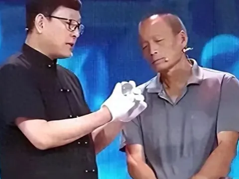 Lão nông đào được báu vật trị giá 34 tỷ đồng trong nhà, tưởng đổi đời sau 1 đêm thì sốc khi nghe chuyên gia phán 1 câu