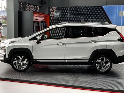 Mitsubishi Xpander Cross giảm giá ‘sập sàn’ trong tháng 2