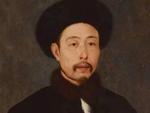 Dung nhan thật của Càn Long qua nét vẽ 'lén lút' của họa sĩ nước ngoài: Giống một minh tinh nổi tiếng!