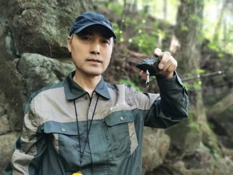 Lão nông khoe đào trúng "hắc thạch", chuyên gia lập tức yêu cầu phong tỏa toàn bộ ngôi làng: Kho báu hơn 347.000 tỷ đồng bị công nghệ cao đánh thức