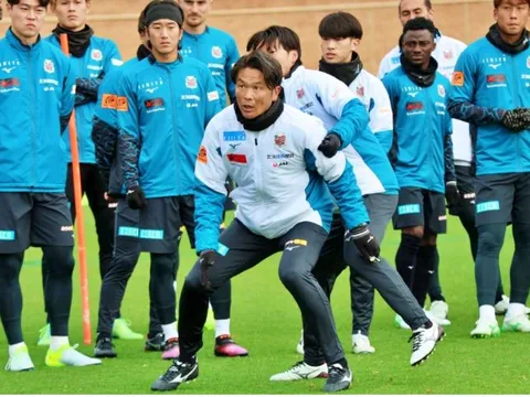 Chia tay bóng đá Việt Nam, lính cũ của bầu Hiển bất ngờ cập bến đội bóng của Supachok