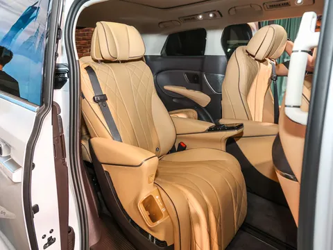 ‘Chuyên cơ mặt đất’ công suất 369 mã lực, nội thất siêu sang, giá 1,6 tỷ đồng, ‘đe nẹt’ Toyota Alphard