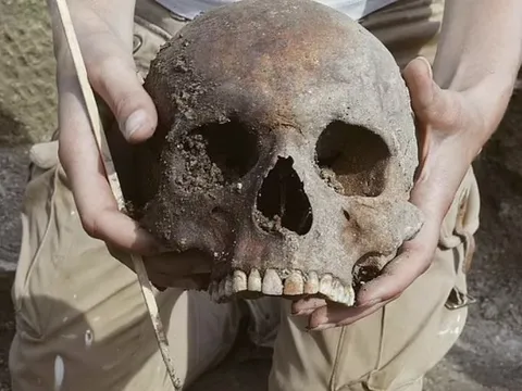 Phát hiện chấn động: Hài cốt 'ma cà rồng' bị chặt đầu để ngăn trỗi dậy từ cõi chết trong pháo đài cổ ở Croatia