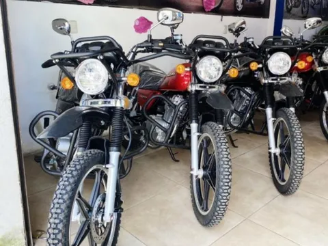 Suzuki mở bán ‘huyền thoại côn tay’ 125cc mới giá 36 triệu đồng: Rẻ hơn cả Honda Winner X và Exciter