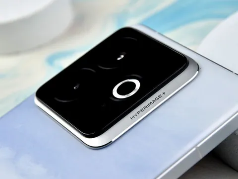 Smartphone dùng chip Snapdragon 8 Elite rẻ nhất thế giới, pin 6.500mAh, sạc 120W, chống nước