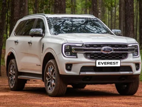 Giá lăn bánh Ford Everest đang cực rẻ giữa tháng 2/2025, đè bẹp Toyota Fortuner và Hyundai Santa Fe