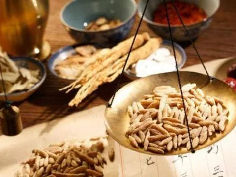 Có câu: 'Nếu có ba thứ dưới gầm giường, gia đình sẽ tan vỡ, nhân tâm ly tán, cụ thể ba thứ này là gì?