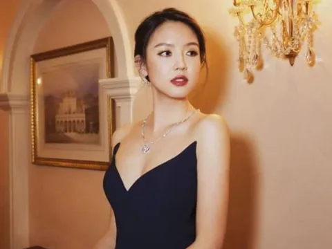 Ngỡ ngàng trước nhan sắc người phụ nữ đẹp nhất thế giới, ở tuổi 40 vẫn đẹp như hoa