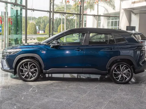 Toyota Corolla Cross 2025 trình làng: Chỉ có biến thể hybrid, giá 954 triệu đồng