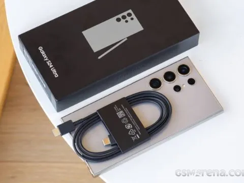 Vua Android Galaxy S24 Ultra giảm sâu cả chục triệu, AI thông minh vượt mặt iPhone 16 Pro Max