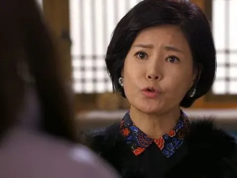 Mẹ chồng bỏ nhà con dâu út giữa đêm, gõ cửa nhà tôi với một tuyên bố chấn động!