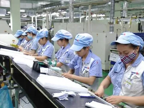 Năm 2025, lao động nữ cần đóng bao nhiêu năm BHXH bắt buộc để được hưởng tỷ lệ lương hưu cao nhất?