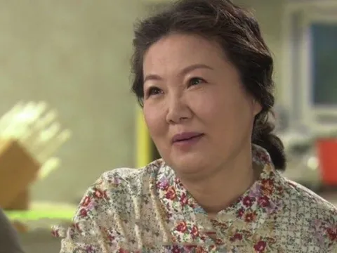 Ăn cơm với khế suýt nhập viện, mẹ chồng tôi chết lặng khi nhìn hóa đơn viện phí