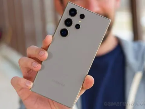 Khách Việt đua nhau đập hộp Galaxy S24 Ultra rẻ như bèo sau Tết, ngon hơn iPhone 16 Pro Max