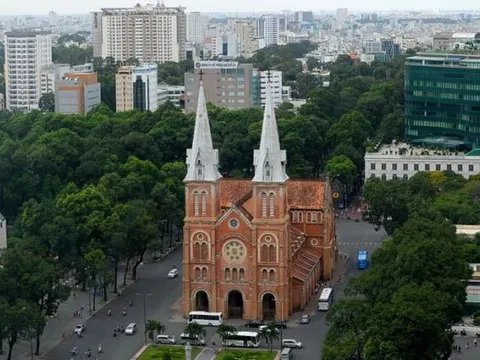 Bí mật nằm dưới nhà thờ Đức Bà Sài Gòn: Nghĩa địa lớn với ngôi mộ của ba vị giám mục