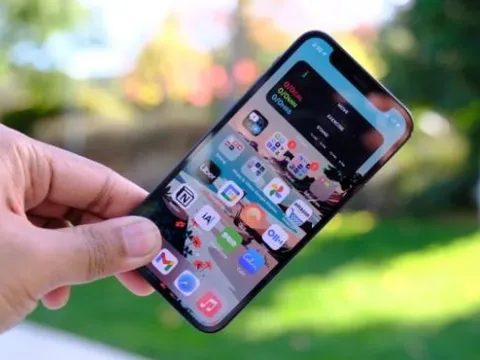 Quên iPhone SE 4 đi, iPhone 12 Mini nhỏ gọn nhưng có võ, mạnh như iPhone 12 Pro Max rẻ dưới 5 triệu