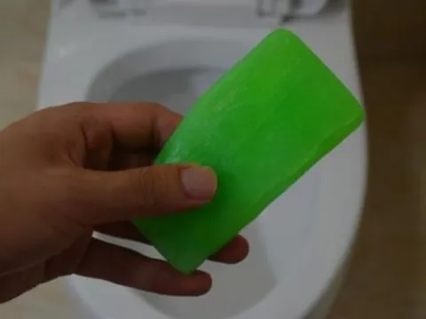 Chỉ cần bỏ một thứ đơn giản này vào bồn cầu, bạn có thể giữ cho nó sạch sẽ suốt cả năm mà không cần phải cọ rửa thường xuyên