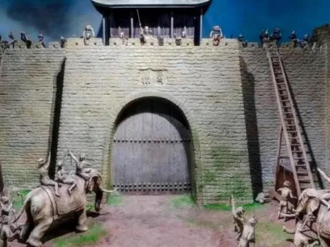 Tại sao các cổng thành đều được thiết kế mở vào bên trong mà không mở ra ngoài?