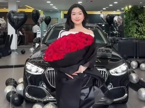 Con gái Quyền Linh mua xe hơn 8 tỷ ở tuổi 19, biết kiếm tiền từ năm 3 tuổi khiến nhiều người ngưỡng mộ