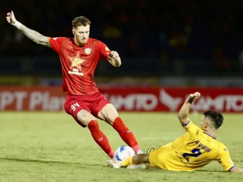 Ngoại binh V.League báo tin kém vui cho HLV Kim Sang-sik, hết cửa lên ĐT Việt Nam